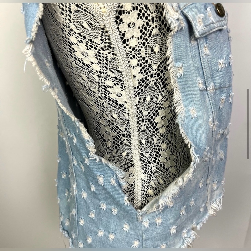 Very J distressed high low denim vest - Size: Large - Picture 10 of 16